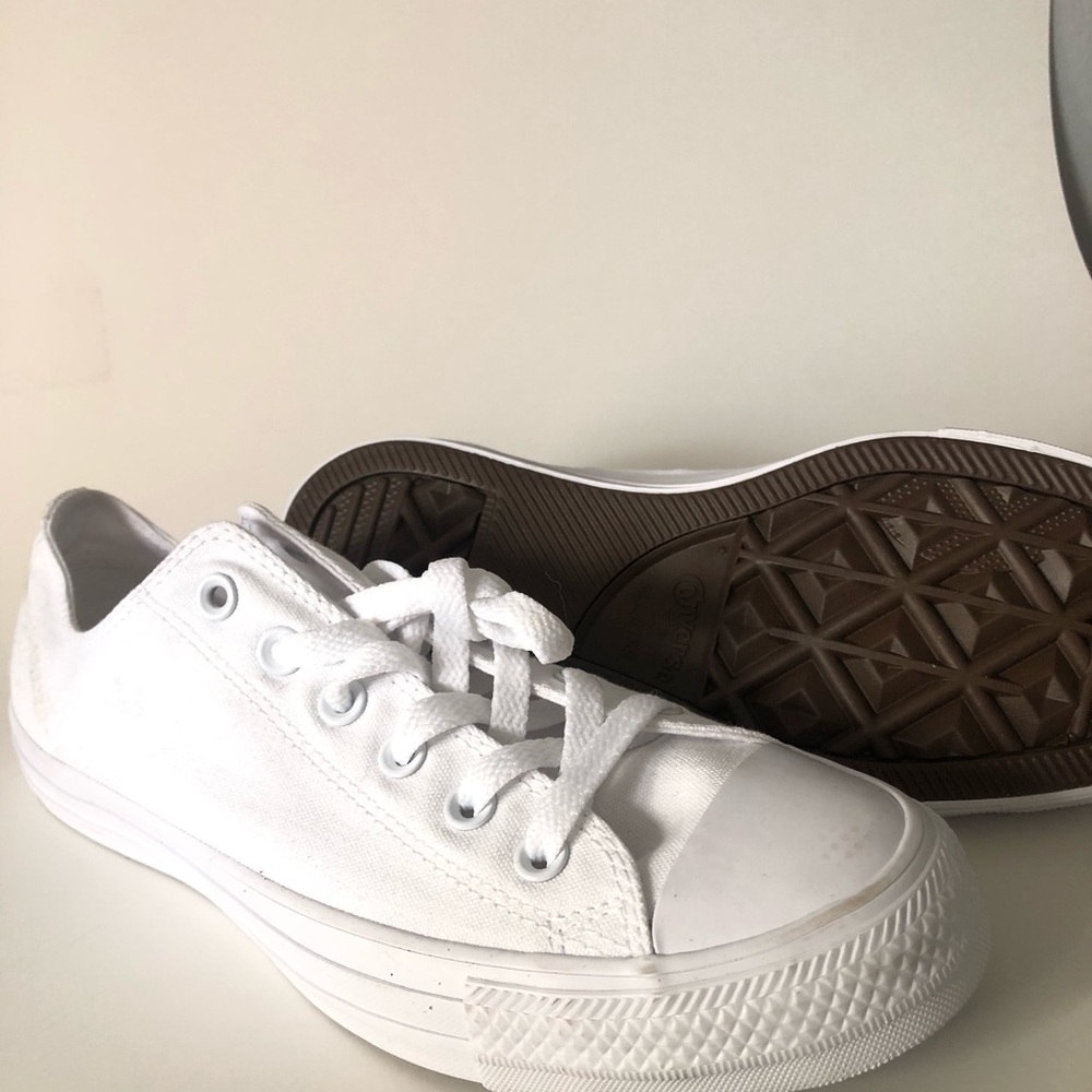 Woman’s Size 9 Converse Sneakers - never worn - Picture 2 of 8